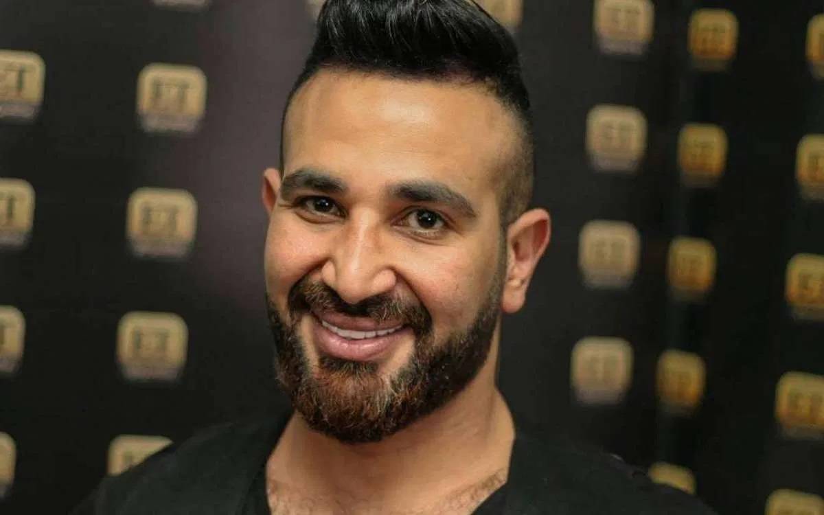 أحمد سعد يسخر من 