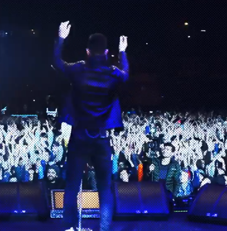 بالصورة – فنان تركي يفاجئ متابعيه... 