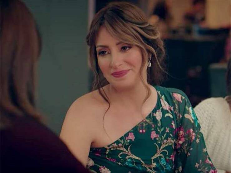 ماذا فعلت نيرمين الفقي في عزاء وأحدث ضجة؟