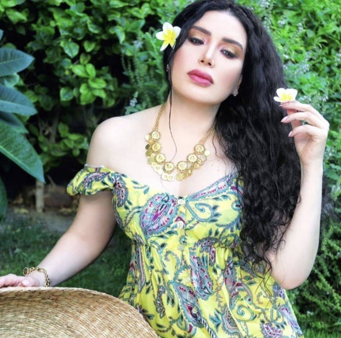 بسبب كورونا... متابع يهاجم عبير صبري وهي ترد بعنف