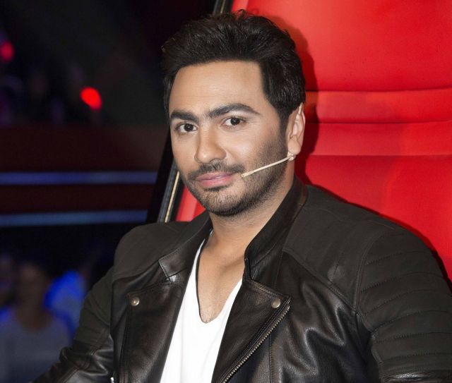 بسبب كورونا... تامر حسني يعتذر