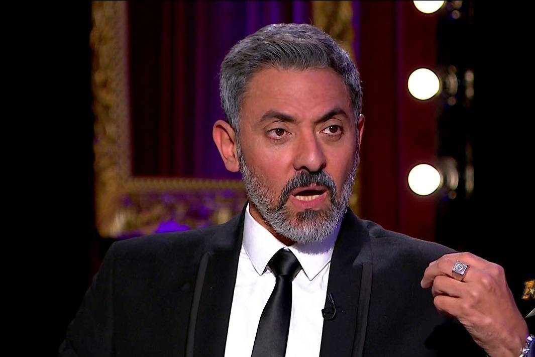 فتحي عبد الوهاب يواجه كورونا بسيلفي من نوع مختلف