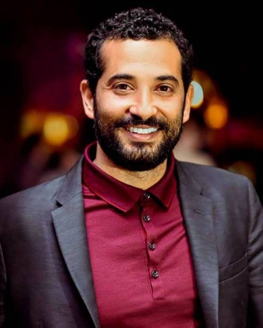 عمرو سعد يقدم نصيحة غريبة لمتابعيه.. وهنا الزاهد: أين الكمامة؟