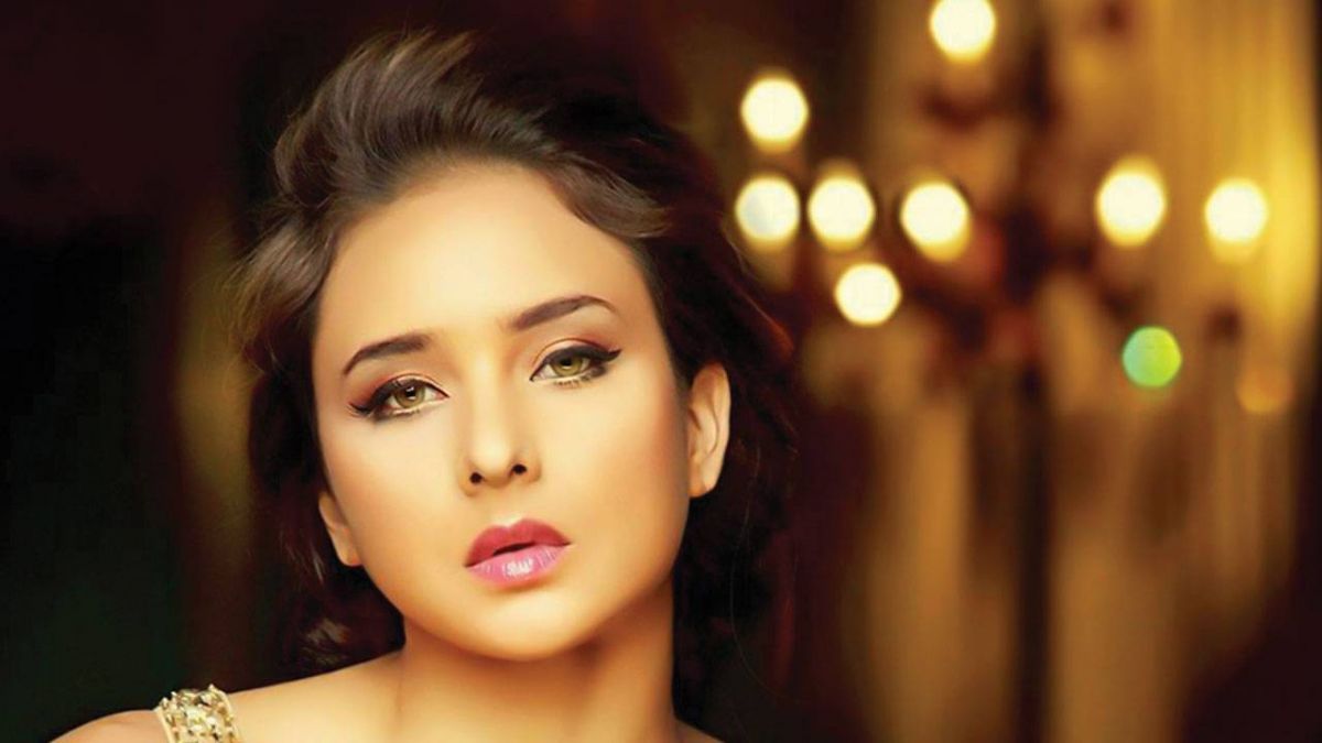 أول ظهور لنيللي كريم بالجبس بعد الحادث