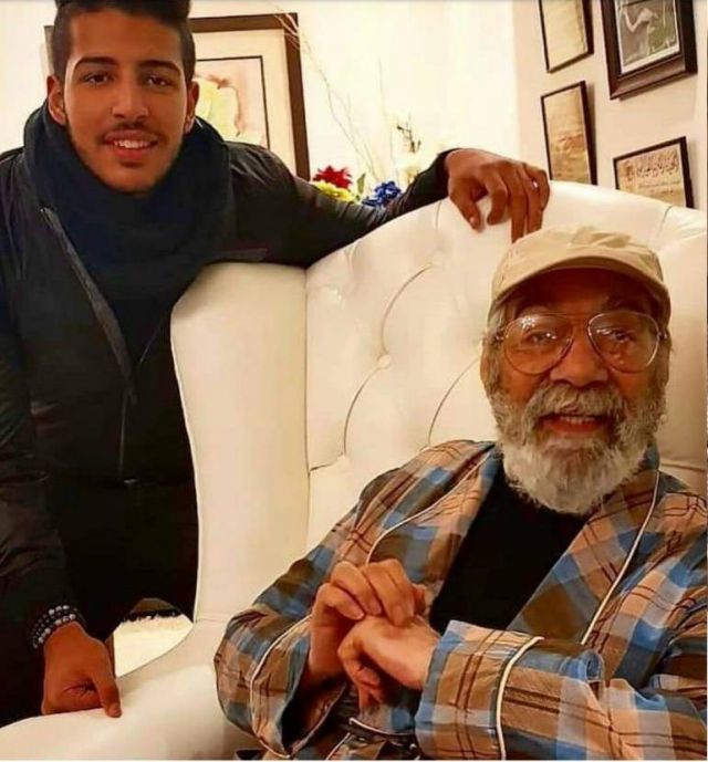 عمرو محمود ياسين يكشف الحالة الصحية لوالده بعد شائعة وفاته