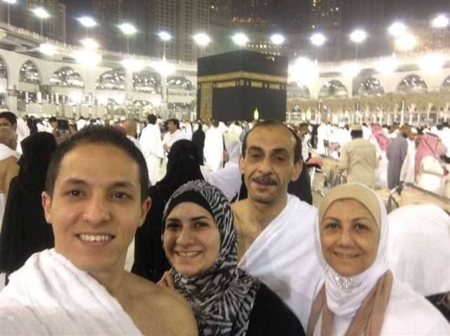 ابنة ناهد جبر الراحلة مع زوجها وابنها وابنتها في العمرة