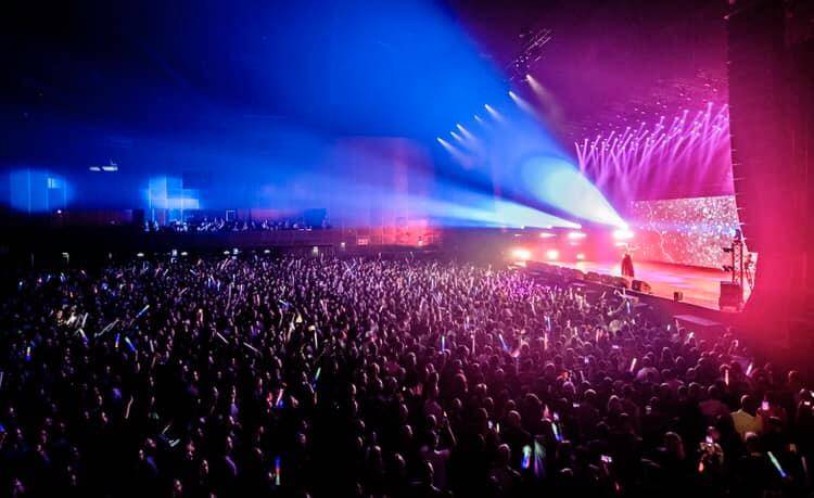 رحيل نجم الغناء الرومنسي والجوائز العالمية