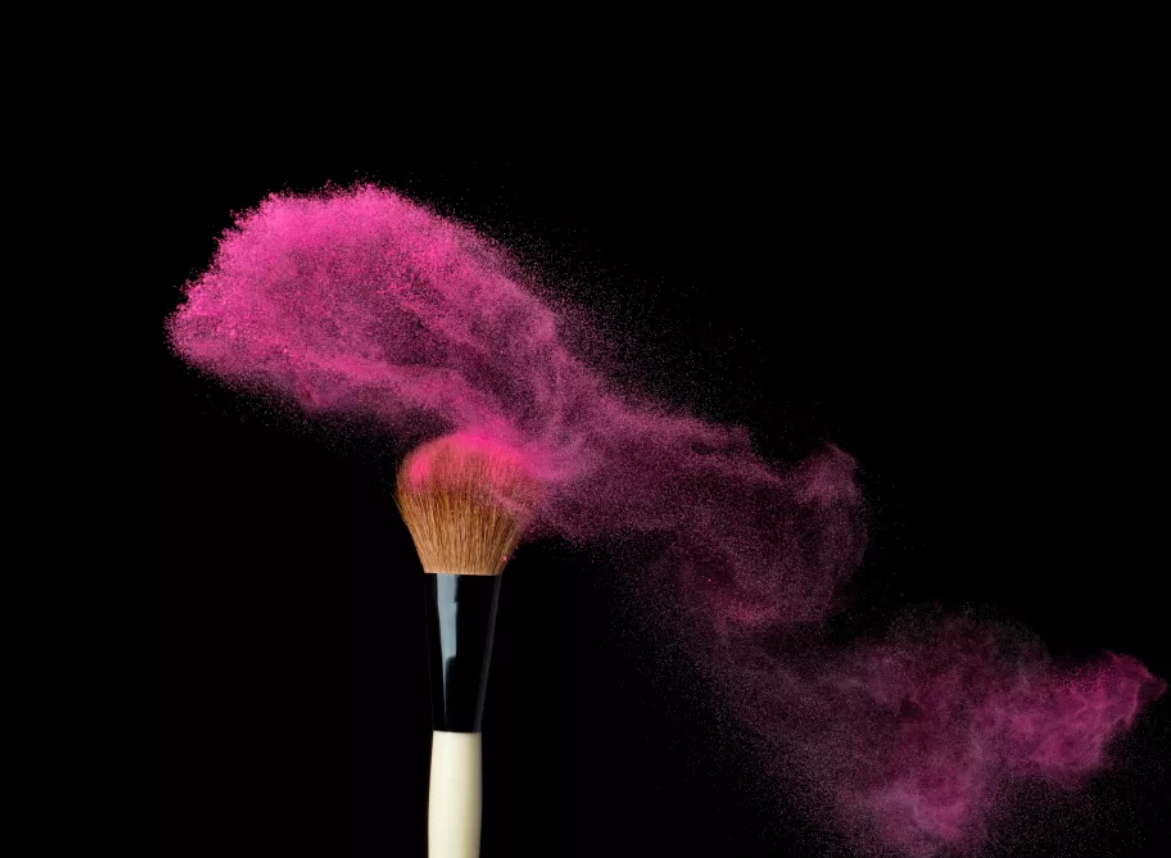 بالفيديو – خبيرة جمال عربية تعلّمك طريقة تطبيق 