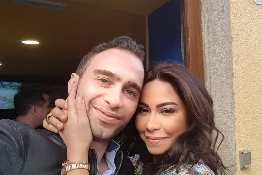 بالصورة – شيرين عبد الوهاب خائفة من كورونا وهكذا تحمي نفسها مع زوجها