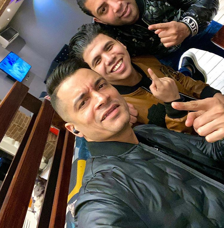 بالفيديو -  مغني 