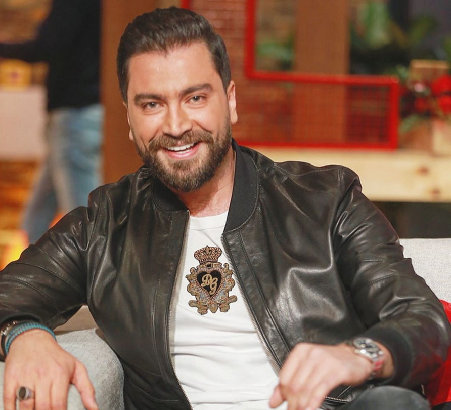 بالفيديو – تصرف غريب من معتصم النهار في موقع التصوير خوفاً من كورونا