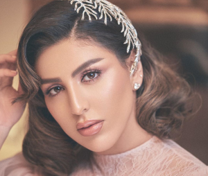 بالصورة - دانة الطويرش تنسق إطلالتها مع كمامة بتصميم غريب وهذا سعرها