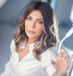 بالفيديو - أصالة تتحدى والدتها بهذه اللعبة الشعبية