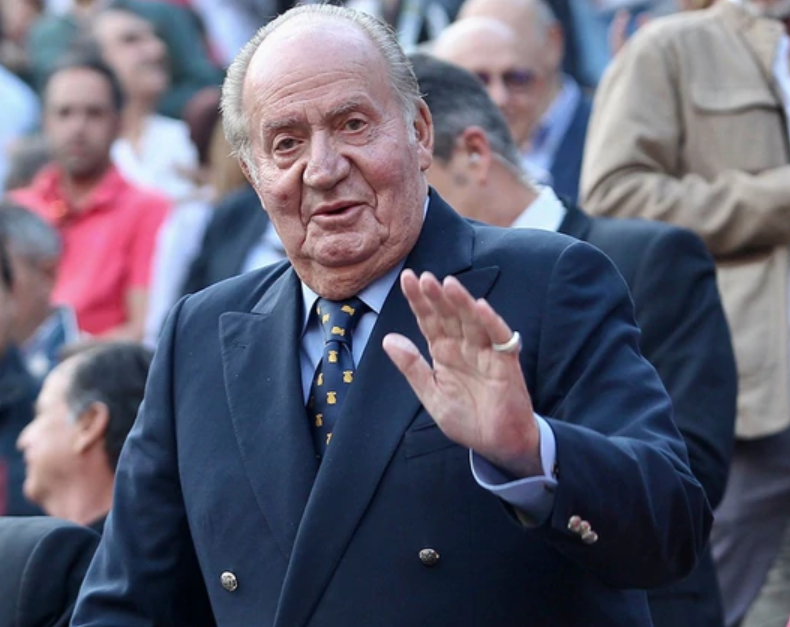 فضيحة تدفع ملك اسبانيا للتخلي عن الميراث ووقف مرتب والده