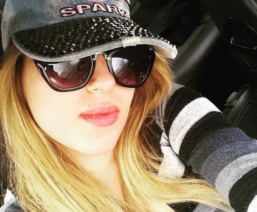 انتقادات لاذعة لفنانة عربية بسبب تقديمها 