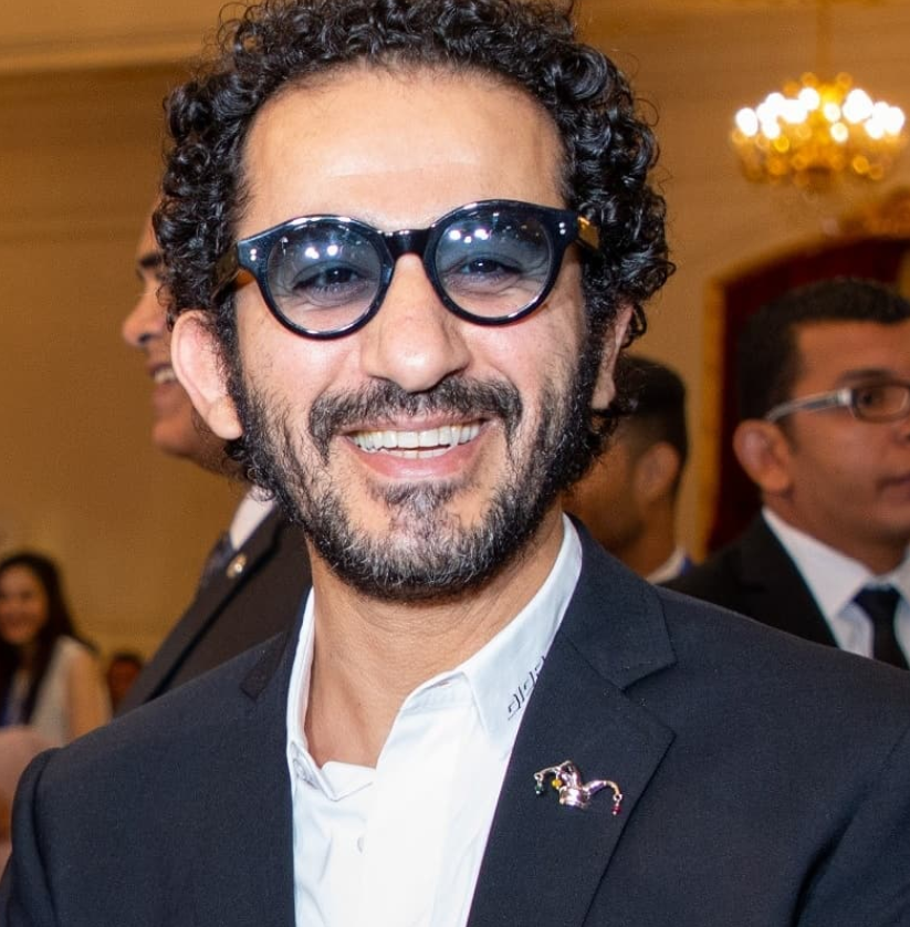 بالصورة  - هكذا كان شكل أحمد حلمي في طفولته