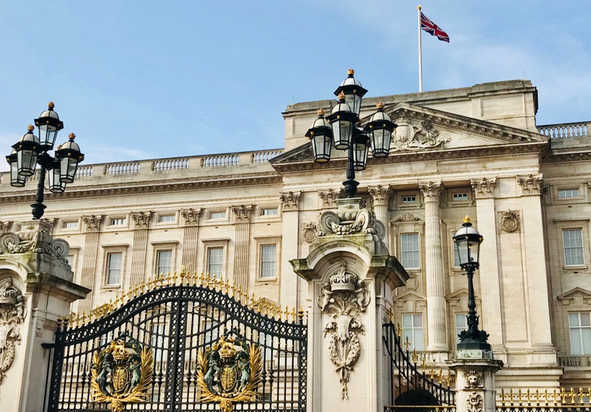 فيروس كورونا في القصر الملكي البريطاني