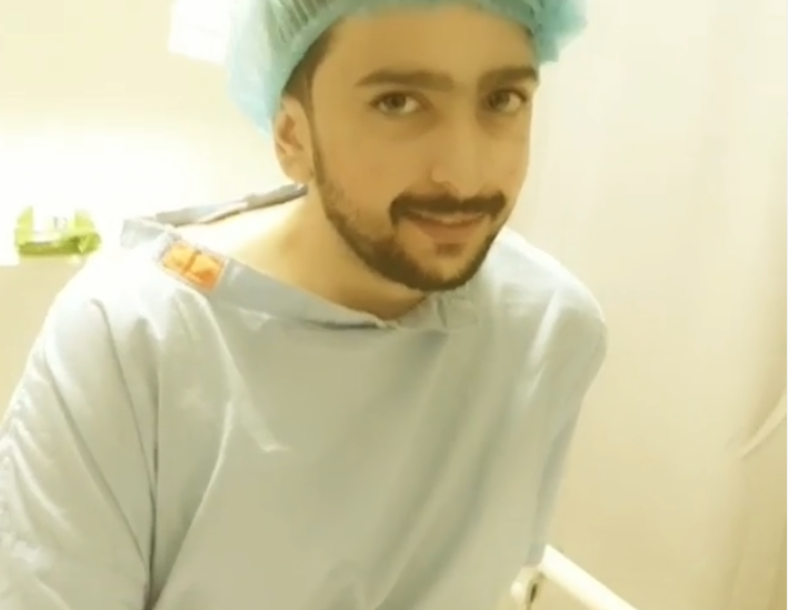 بالصورة والفيديو -  فنانة خليجية تكشف خضوع ابنها لعمليات غير ناجحة 21 عاماً