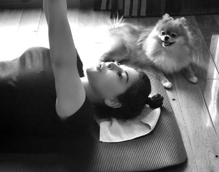 بالصور والفيديو - إليسا تعايد والدتها والأمهات بأسلوبها الخاص