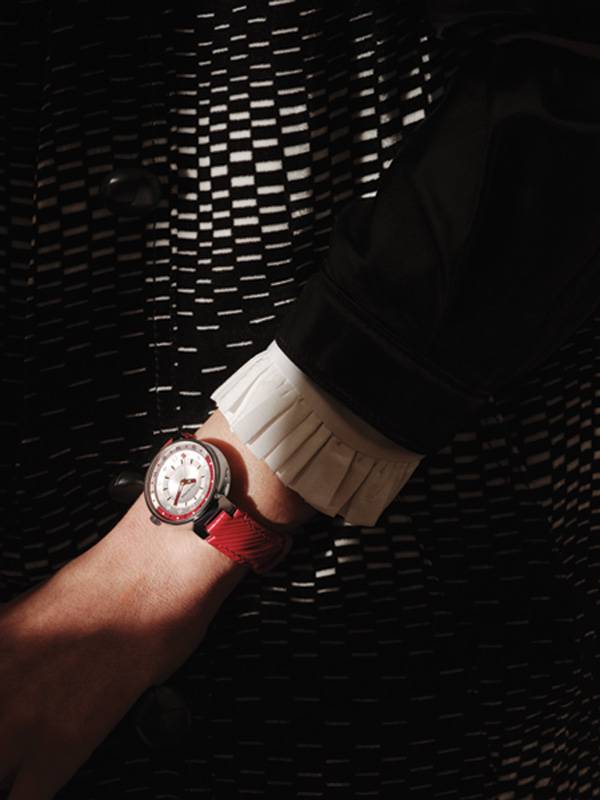 LOUIS  VUITTON TAMBOUR  MOON DUAL TIME  ساعة الأناقة والرقي