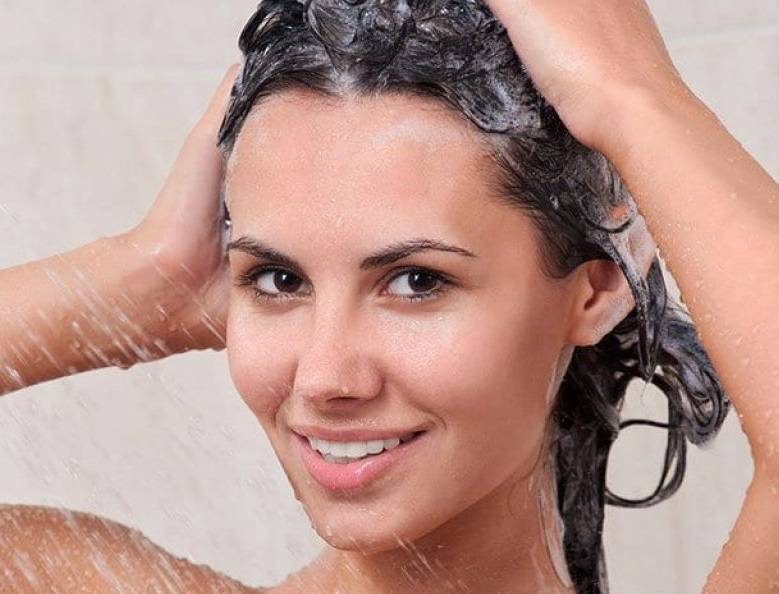 أضيفي هذا النوع من الملح إلى الشامبو وعالجي مشاكل شعرك الدهني