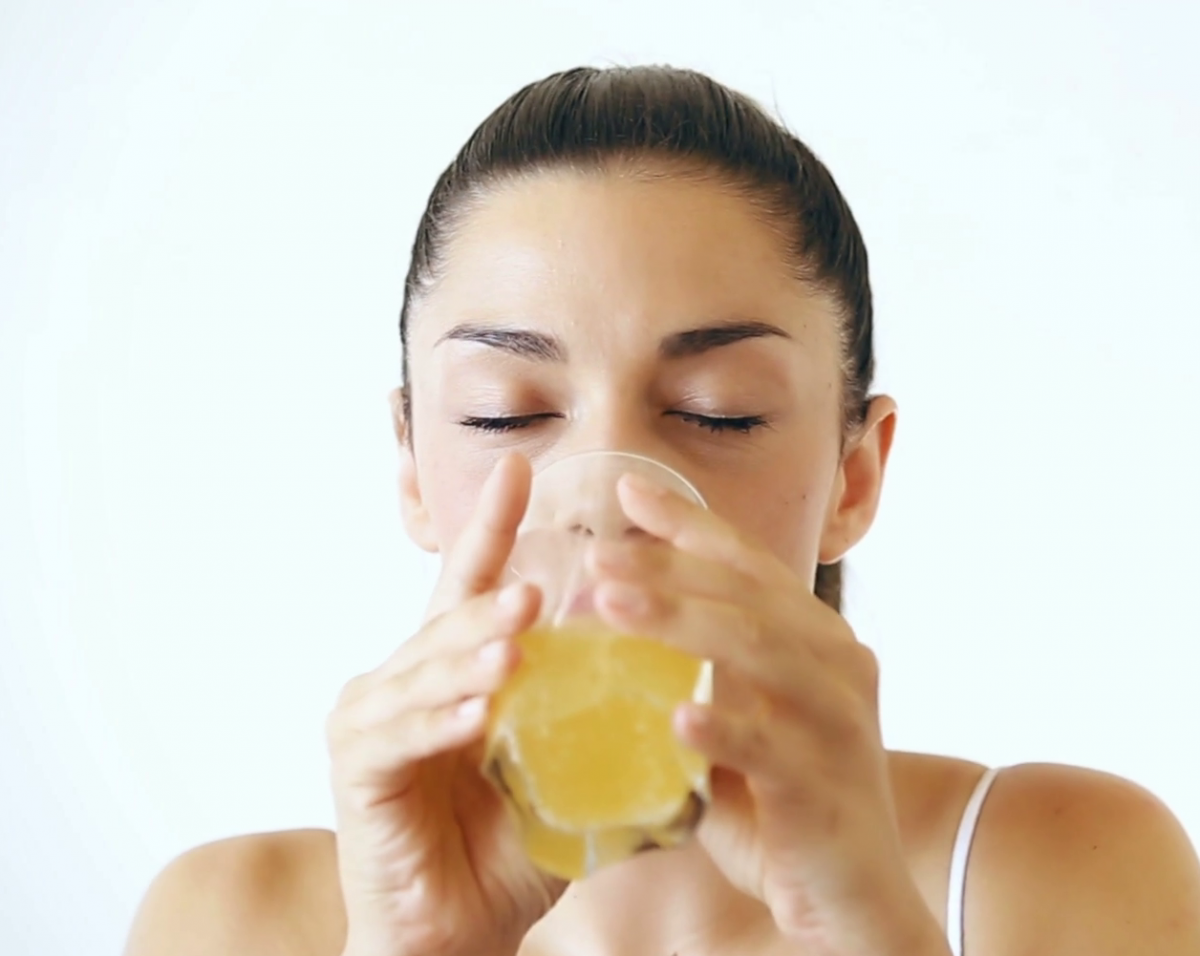 تناولوا هذا العصير قبل 20 دقيقة من كل وجبة لنسف الدهون