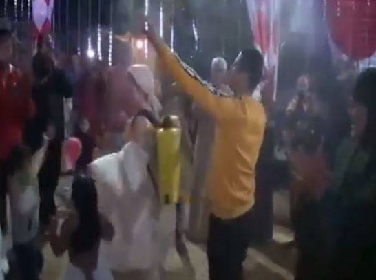 بالفيديو - مصرية ترقص وتعقم حفل زفافها بطريقة غريبة