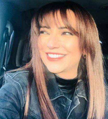 بالصور - هكذا تلهو أمل عرفة مع إبنتها