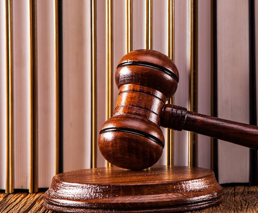 زوج هذه الفنانة متهم ببيع شهادات سوق مزورة بمبالغ طائلة