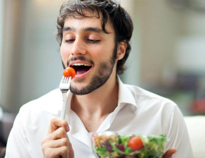 دراسة مفاجئة – هكذا يؤثر غذاء الأب على صحة أطفاله