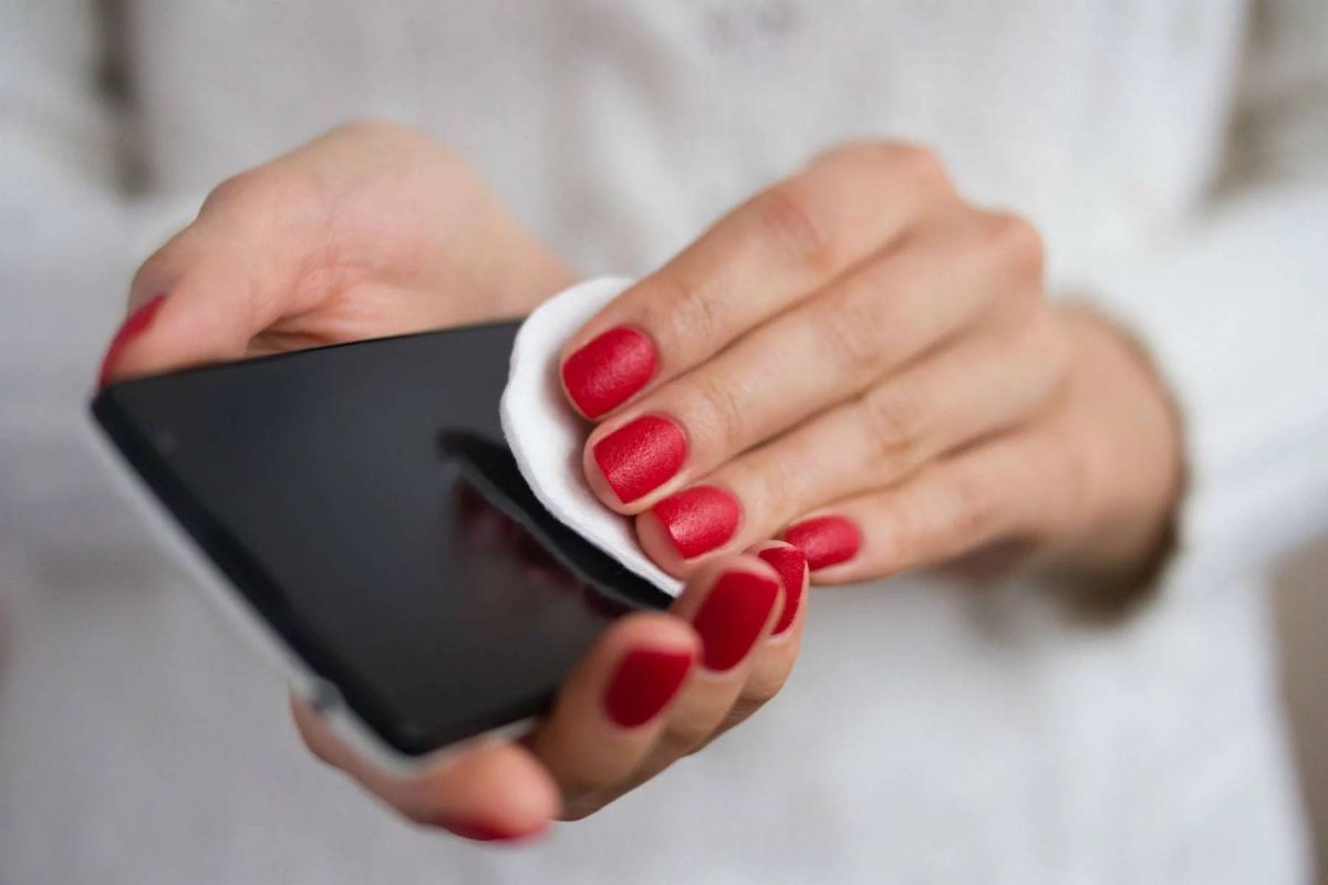 انتبهوا للهاتف الخلوي ونظفوه بهذه الطريقة كي لا ينقل لكم العدوى