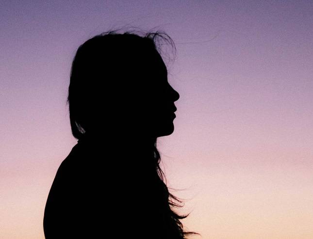 والدة فنانة خليجية لابنتها: 