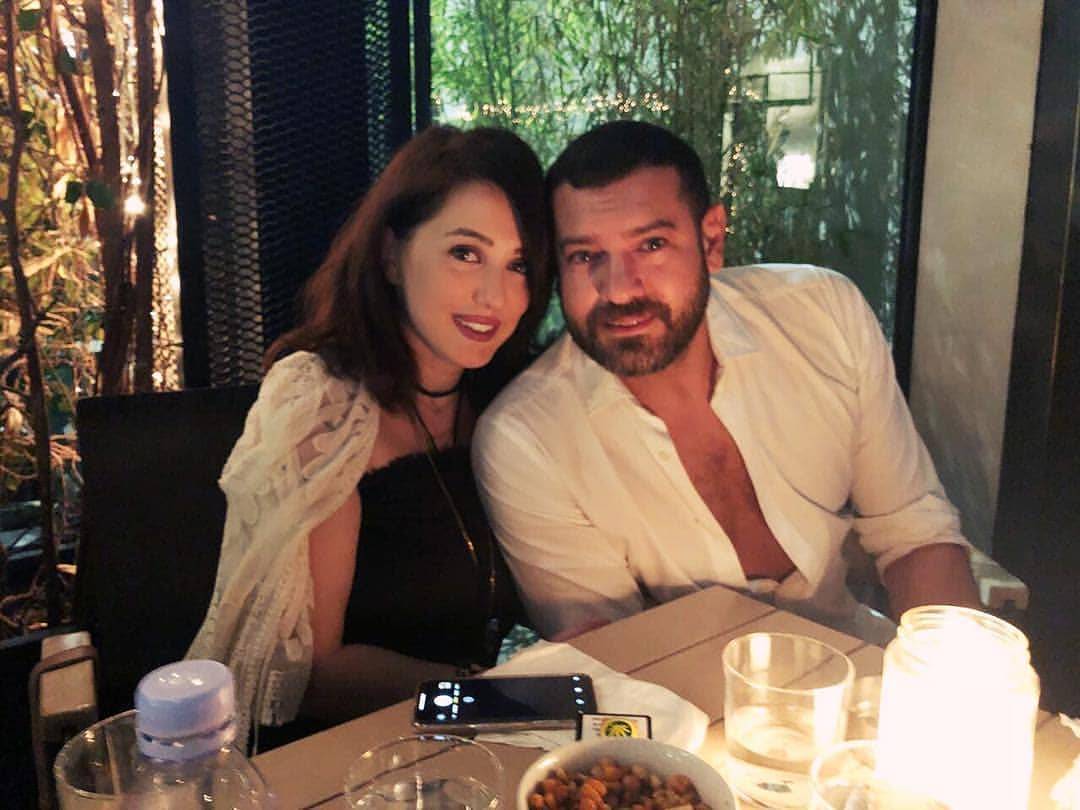 بالفيديو - رومنسية عمرو يوسف مع زوجته على الهواء