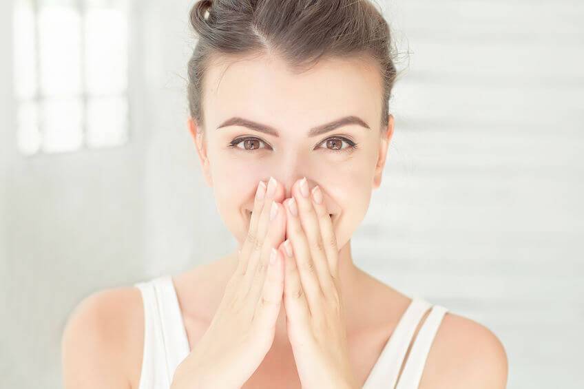 3 فوائد لعدم تطبيق المكياج في الحجر المنزلي