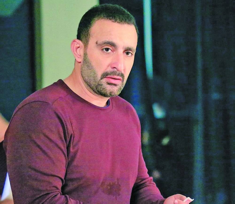 بسبب أحمد السقا... متابع يهاجم نادية الجندي وهي ترد