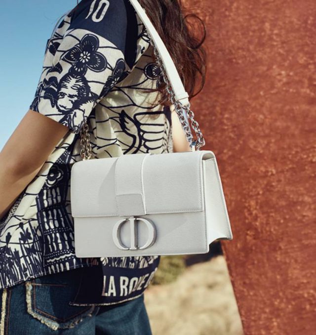 بلوزة  حقيبة 30 MONTAIGNE  سروال جينز