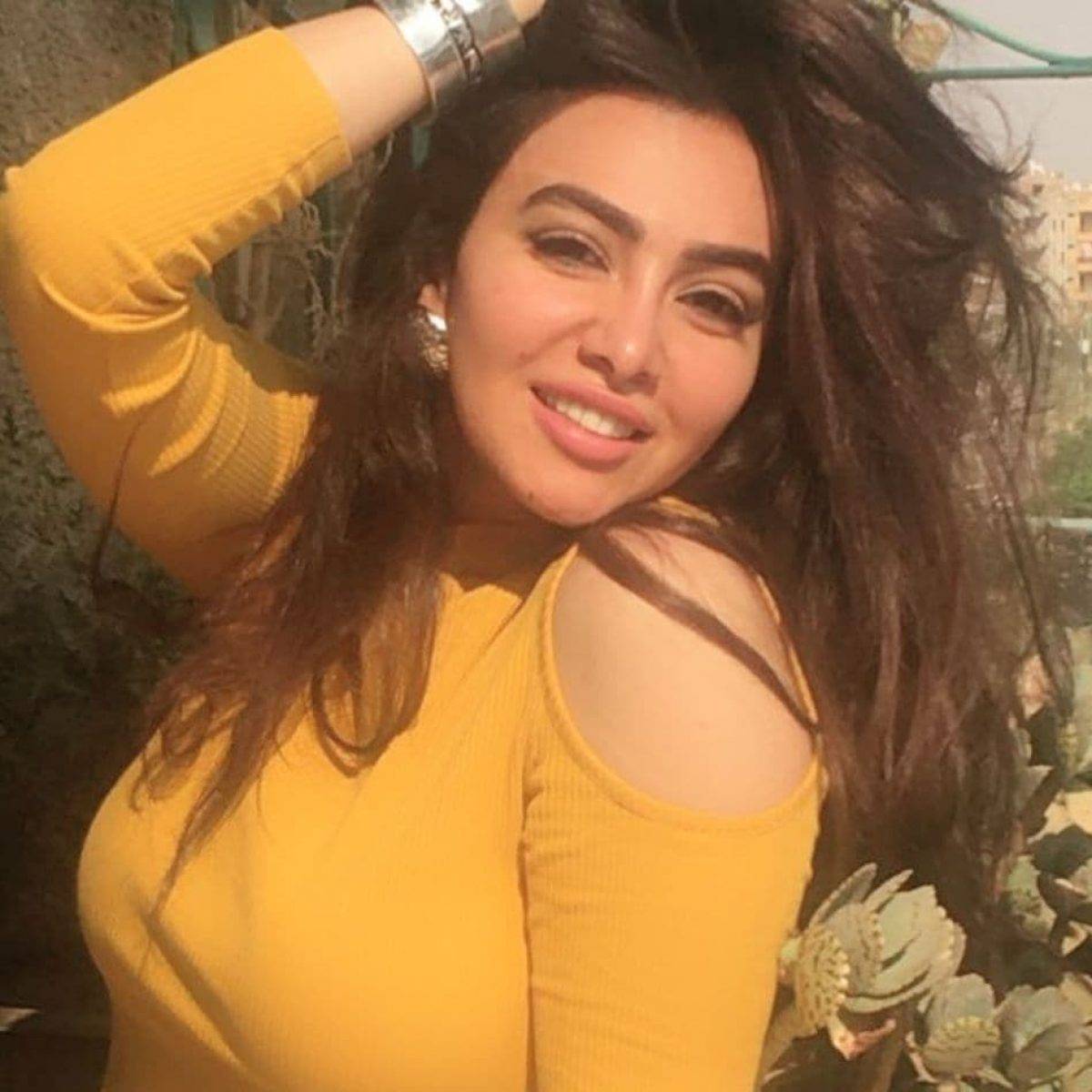 بالفيديو - ميريهان حسين تقلد منى زكي على تيك توك.. والأخيرة ترد