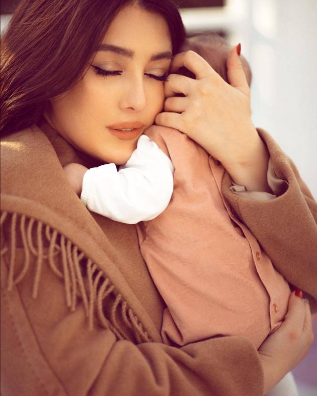 بالفيديو - كندة علوش تقدم النصائح للأمهات الجدد