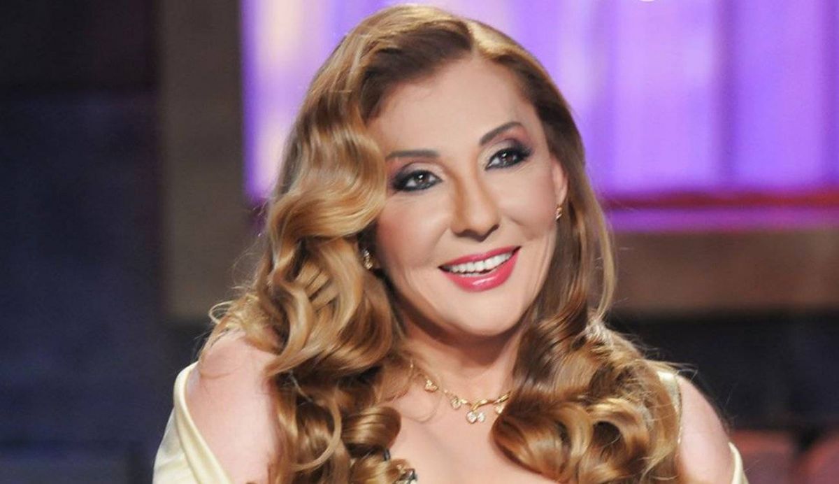 نادية الجندي محجوزة في لبنان وتهدد باللجوء للقضاء