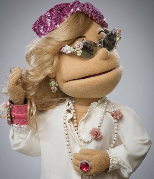 بالفيديو- بمشاركة نجوم الفن .. أبلة فاهيتا تسخر من العزل المنزلي بأغنية 