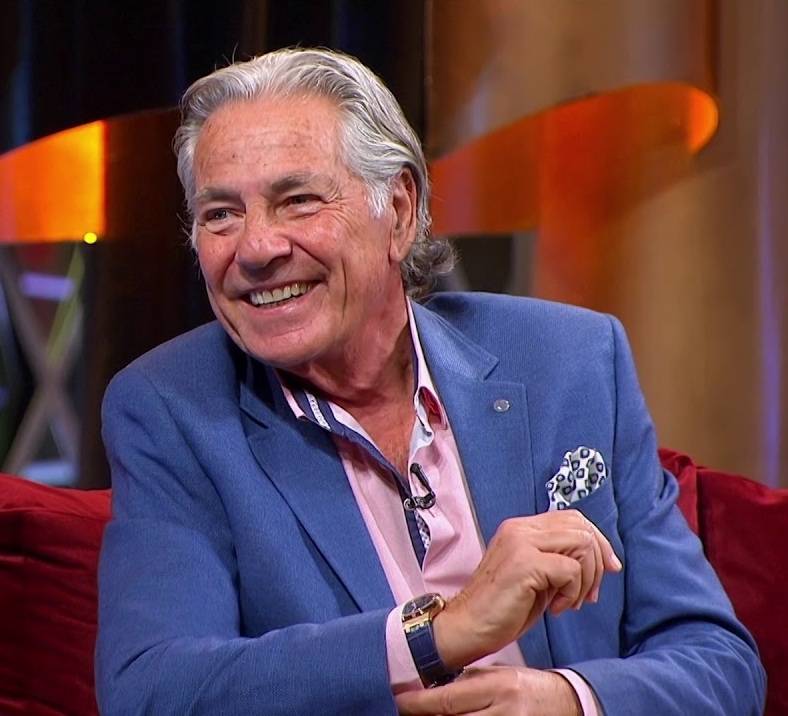 بالفيديو - مصطفى فهمي يكشف عدد زيجاته وأسراراه مع المرأة