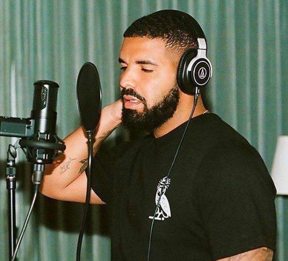 بالصور - إبن دريك الأشقر يخطف الأنظار بوسامته في أول ظهور له