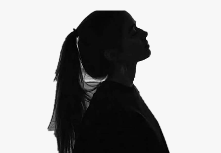 بالفيديو – فنانة خليجية تخالف الحجر المنزلي وترقص في السيارة