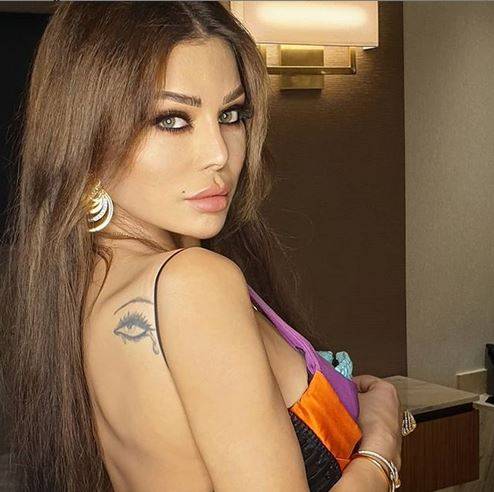 هيفاء وهبي تقبل تحدي صديقتها بصور خاصة من يوم ميلادها