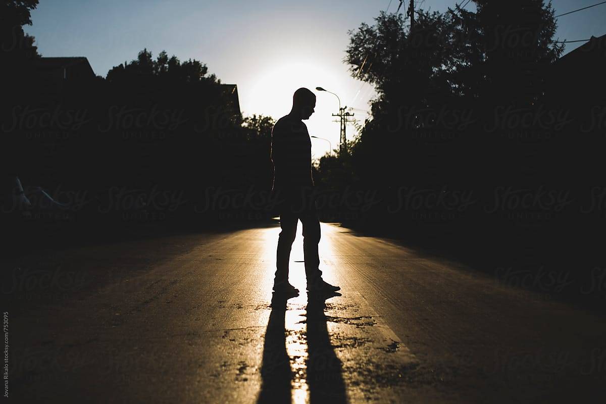 بعد إخفاء إصابته... فنان شهير يعلن شفاءه من فيروس كورونا