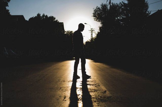 بعد إخفاء إصابته... فنان شهير يعلن شفاءه من فيروس كورونا