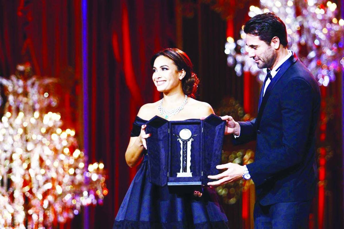 خروج أحمد عز وهند صبري من سباق رمضان