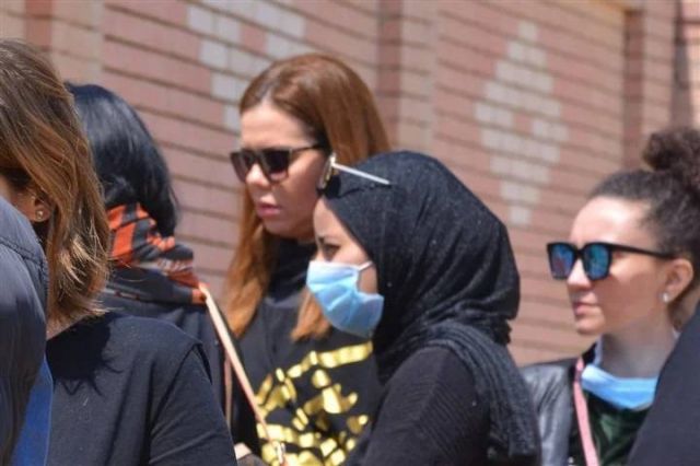 إيمي سالم بدون كمامة