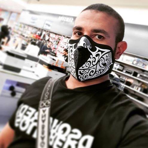 بالفيديو - أحمد سعد يتدرب في المنزل ويطلق مبادرة لتعلُم التمريض