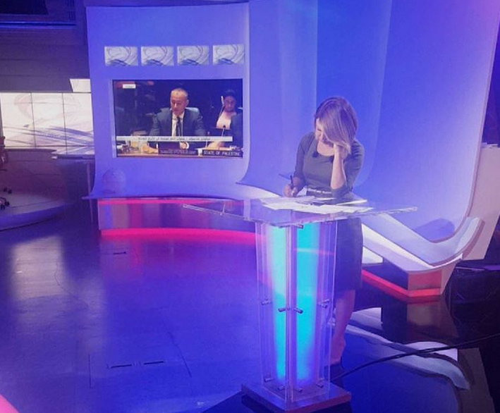 بالصور – مذيعة قناة 